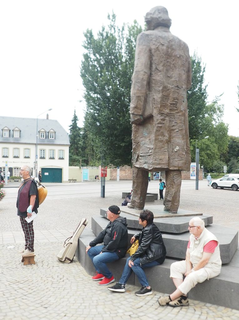 An der Karl Marx Statue